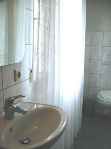 Hotel Adler Aichelberg  Bagian luar foto
